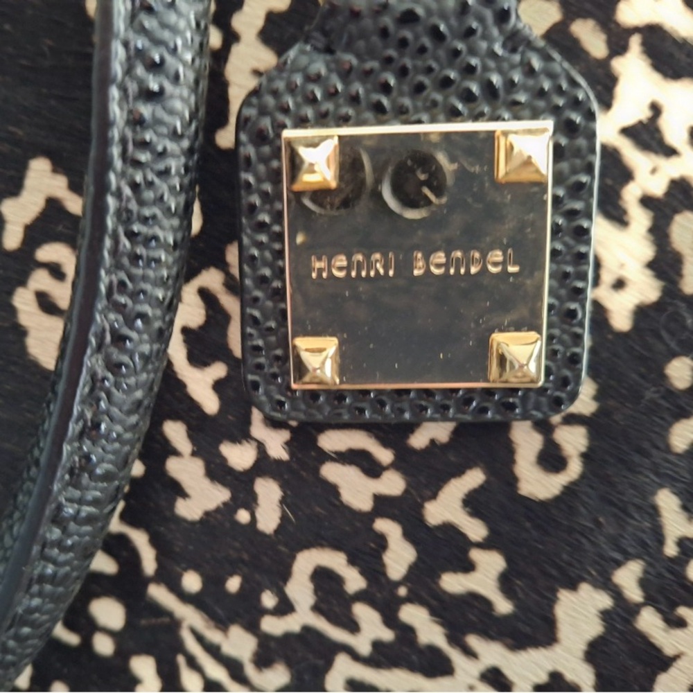 Beautiful, leopard print tote/satchel bag. In excellent condition barely worn